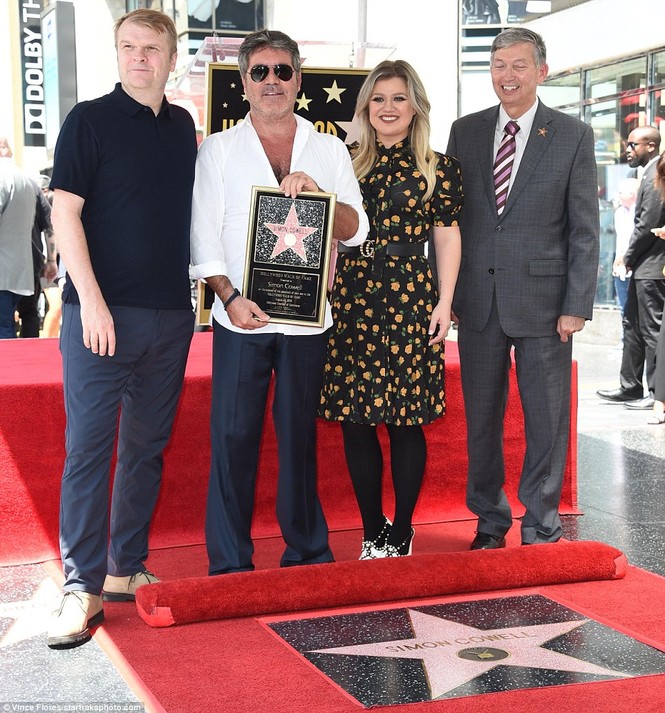 Giám khảo khó tính Simon Cowell nhận sao trên Đại lộ Danh vọng - ảnh 7