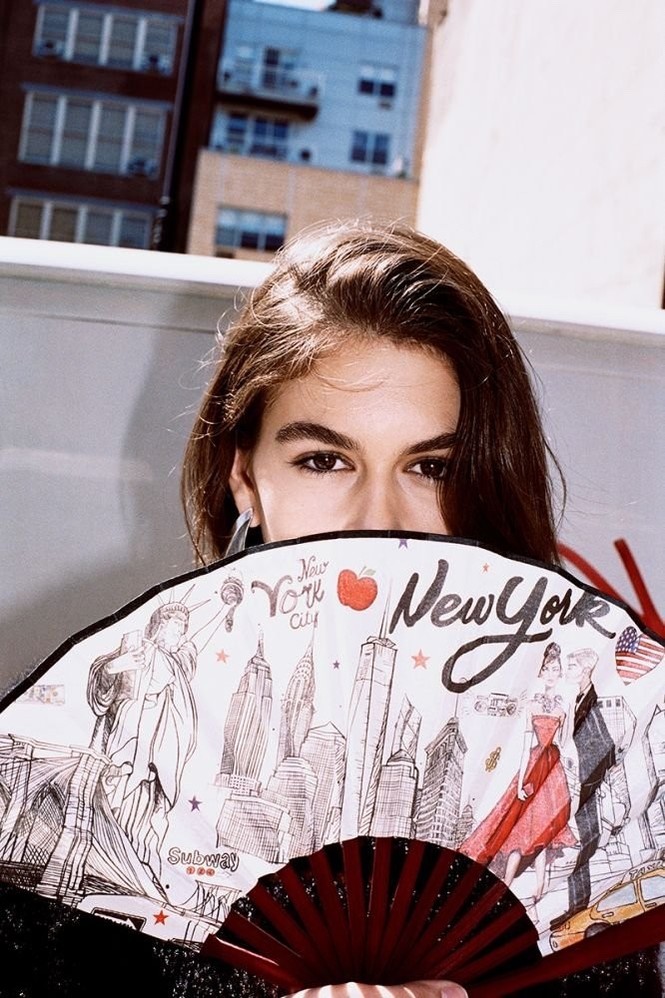 Con gái 16 tuổi của Cindy Crawford gầy gò khẳng khiu vẫn mặc hở táo bạo - ảnh 10