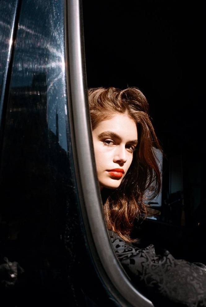 Con gái 16 tuổi của Cindy Crawford gầy gò khẳng khiu vẫn mặc hở táo bạo - ảnh 13