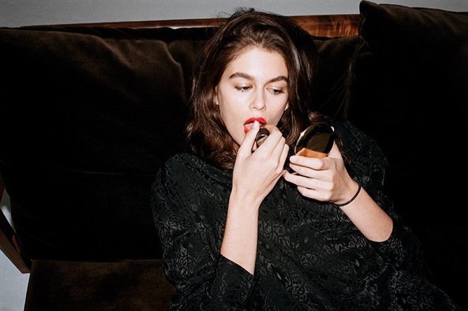 Con gái 16 tuổi của Cindy Crawford gầy gò khẳng khiu vẫn mặc hở táo bạo - ảnh 12