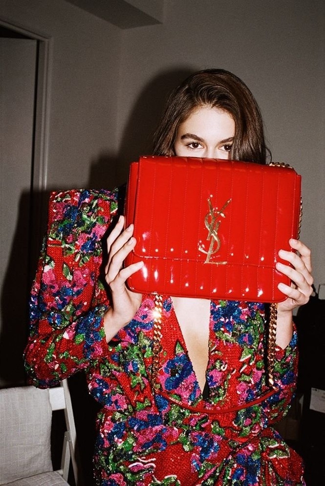 Con gái 16 tuổi của Cindy Crawford gầy gò khẳng khiu vẫn mặc hở táo bạo - ảnh 14