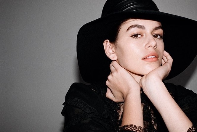 Con gái 16 tuổi của Cindy Crawford gầy gò khẳng khiu vẫn mặc hở táo bạo - ảnh 16