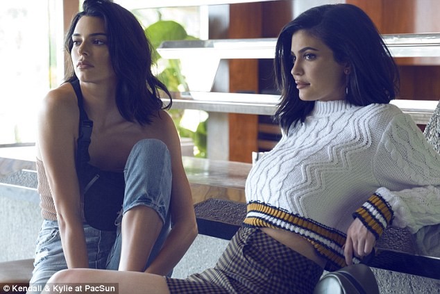 Hai ngọc nữ đôi mươi nhà Kardashian trẻ đẹp ngây ngất - ảnh 1