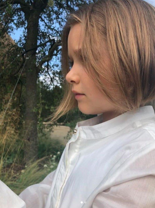 ‘Công chúa’ 7 tuổi nhà Beckham bụ bẫm, tóc ngắn cực dễ thương - ảnh 4