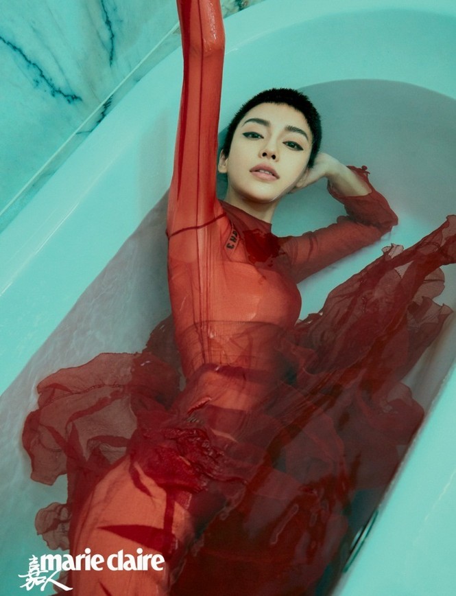 Angelababy ‘lột xác’ với ảnh tóc tém trong bồn tắm - ảnh 4