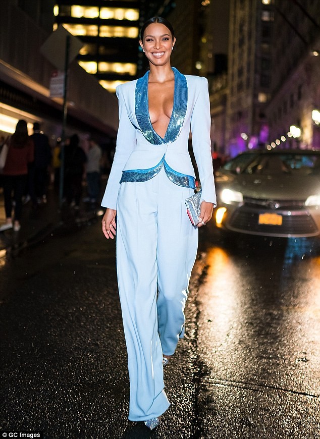 Dàn thiên thần Victoria's Secret gợi cảm hết cỡ tại tiệc Vanity Fair - ảnh 2