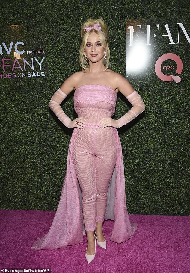 Katy Perry diện 'cây hồng' xinh như búp bê Barbie - ảnh 8