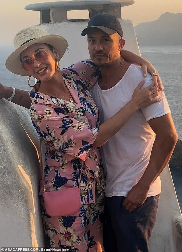 'Cướp biển' Orlando Bloom và bạn gái Katy Perry tình tứ trên phố khuya - ảnh 8