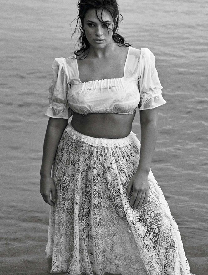 Người đẹp ngoại cỡ Ashley Graham hóa thành nữ thần đồng quê gợi tình - ảnh 7