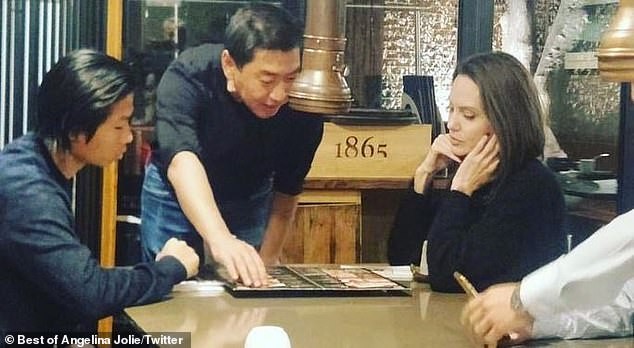 Angelina Jolie tìm trường đại học cho con trai ở Hàn Quốc - ảnh 4