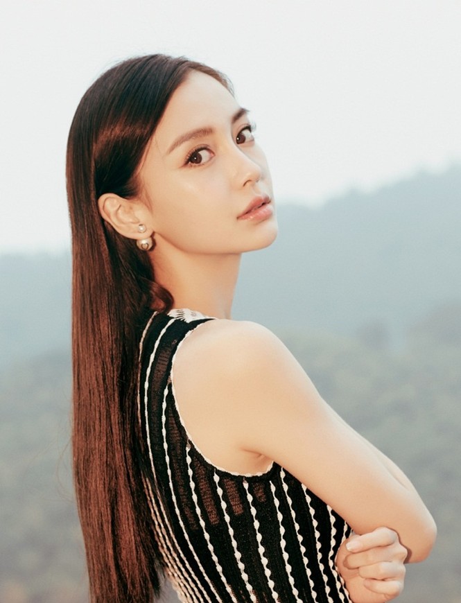 'Gái một con' Angelababy eo thon, chân dài hút mắt - ảnh 10