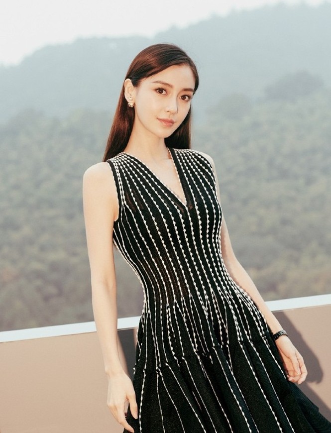 'Gái một con' Angelababy eo thon, chân dài hút mắt - ảnh 11