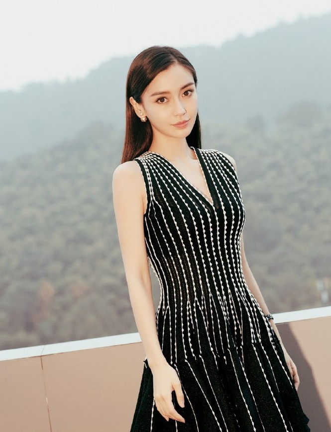 'Gái một con' Angelababy eo thon, chân dài hút mắt - ảnh 9
