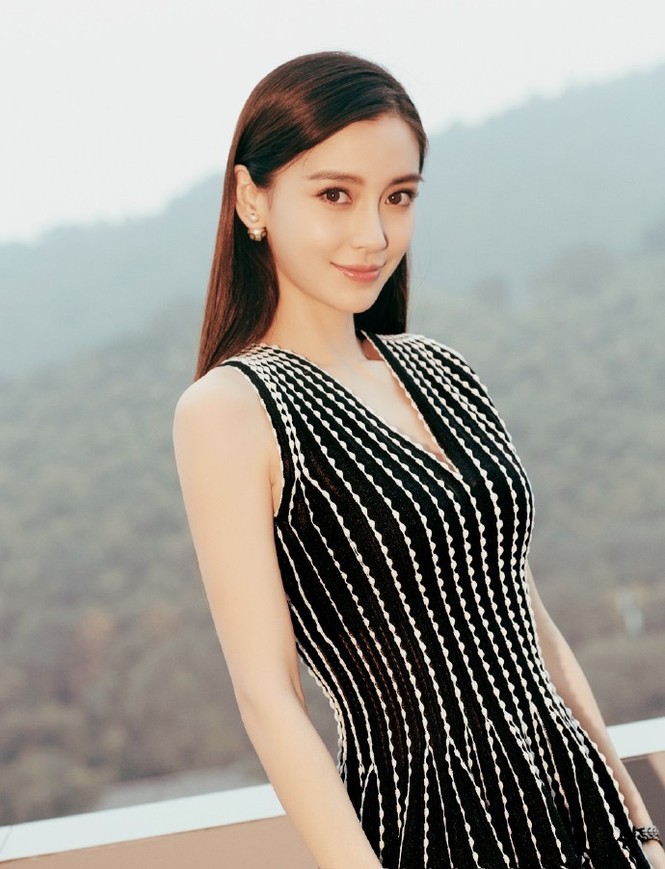 'Gái một con' Angelababy eo thon, chân dài hút mắt - ảnh 7