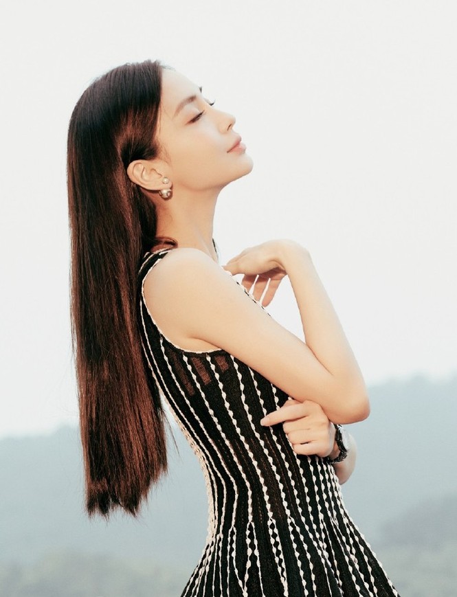 'Gái một con' Angelababy eo thon, chân dài hút mắt - ảnh 8