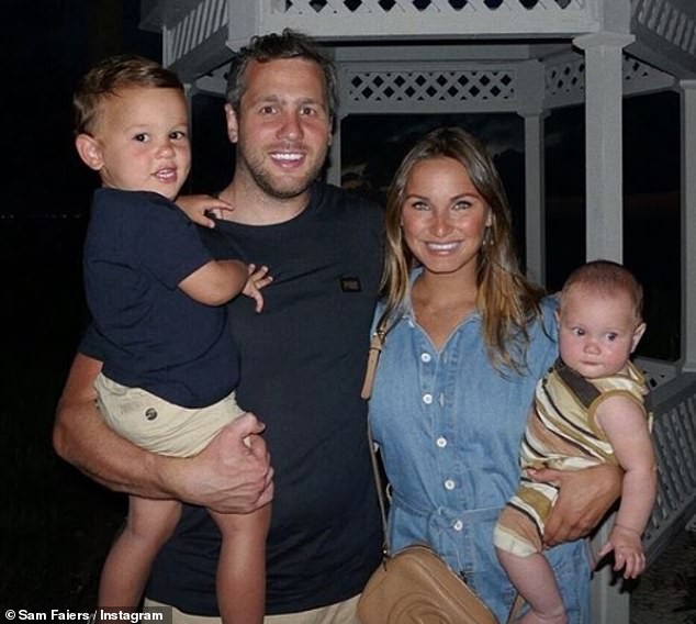 Đón Giáng sinh sớm cùng mỹ nhân truyền hình rực lửa Sam Faiers - ảnh 9