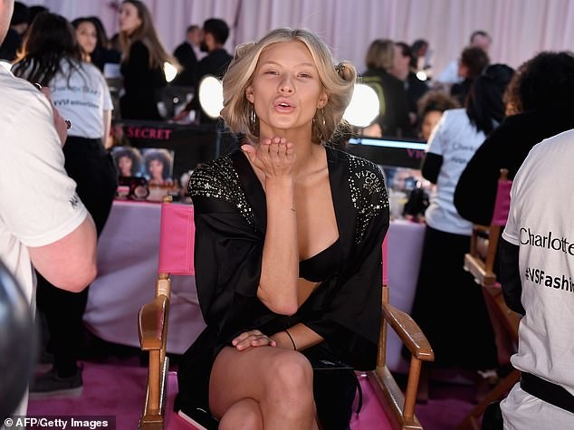 Hậu trường sôi động các mỹ nhân nội y Victoria's Secret trước giờ G - ảnh 19