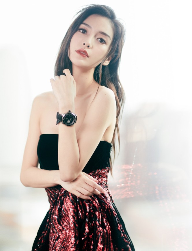 Angelababy vai trần gợi cảm, rạng ngời đón xuân - ảnh 4