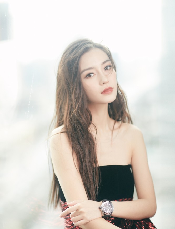 Angelababy vai trần gợi cảm, rạng ngời đón xuân - ảnh 9