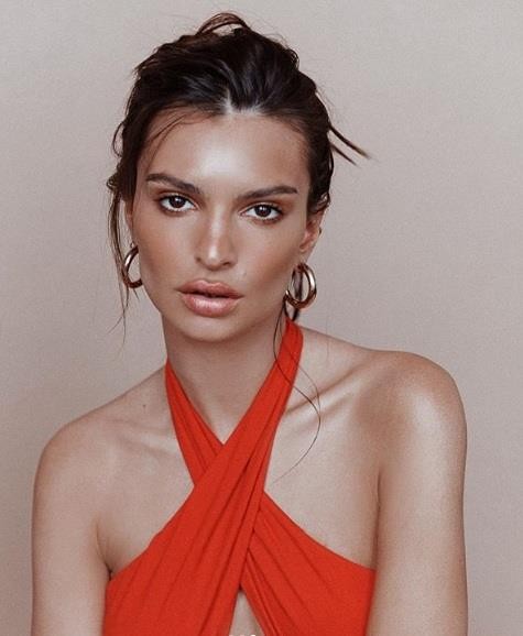 Emily Ratajkowski tung ảnh bikini quyến rũ mê hoặc - ảnh 6