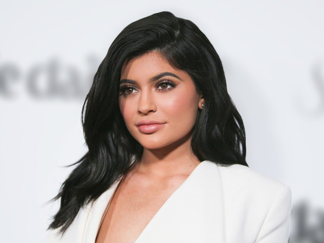 Vượt 'ông chủ Facebook', em gái Kim Kardashian là tỉ phú tự thân trẻ nhất - ảnh 4