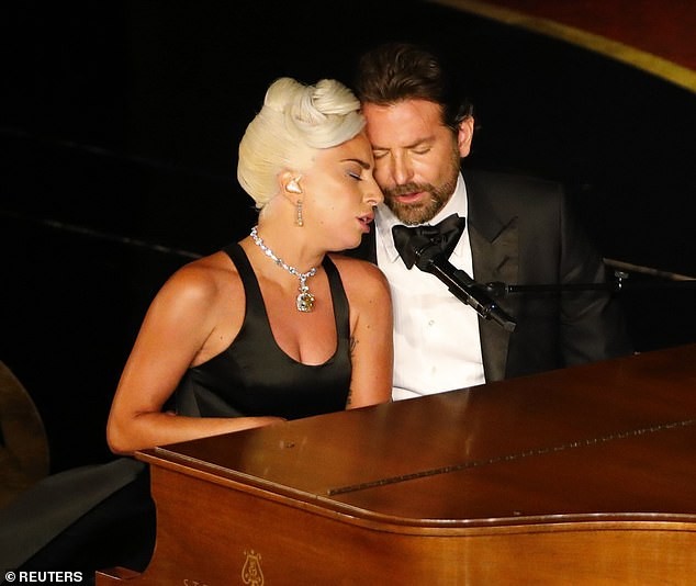 Irina Shayk dọn khỏi nhà, rộ tin rạn nứt với Bradley Cooper - ảnh 5