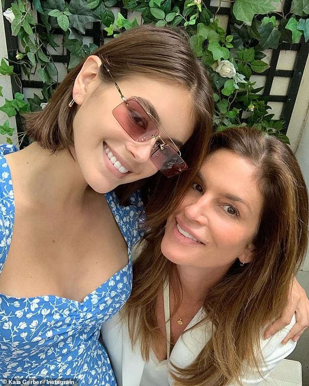 Cindy Crawford cùng con gái xinh như mộng ra phố - ảnh 3