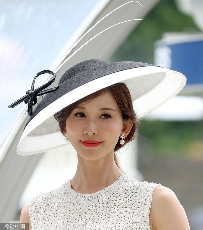 Lâm Chí Linh sang chảnh thanh lịch ở Anh - ảnh 3