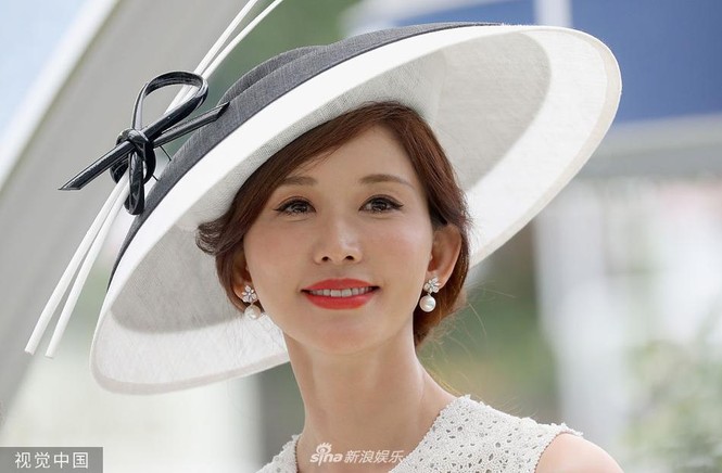 Lâm Chí Linh sang chảnh thanh lịch ở Anh - ảnh 2