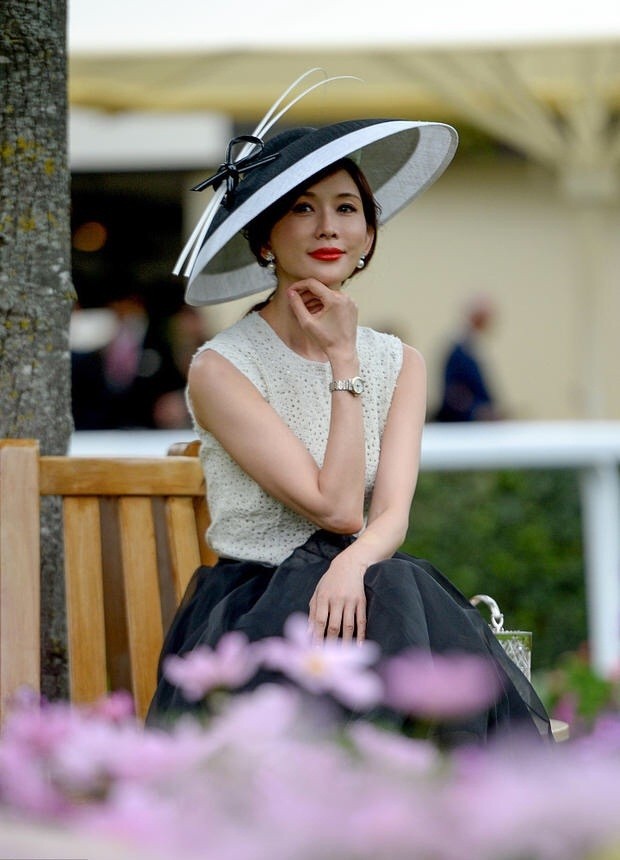 Lâm Chí Linh sang chảnh thanh lịch ở Anh - ảnh 5