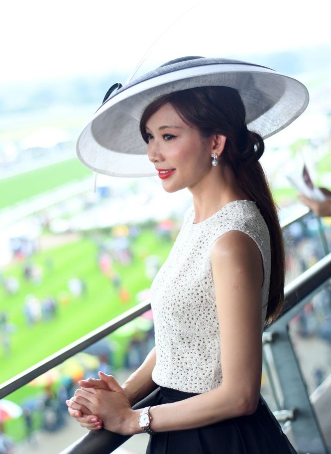 Lâm Chí Linh sang chảnh thanh lịch ở Anh - ảnh 8