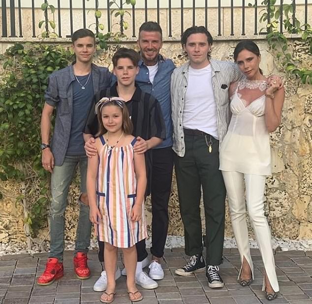 Victoria Beckham lưng trần không tì vết siêu gợi cảm - ảnh 8