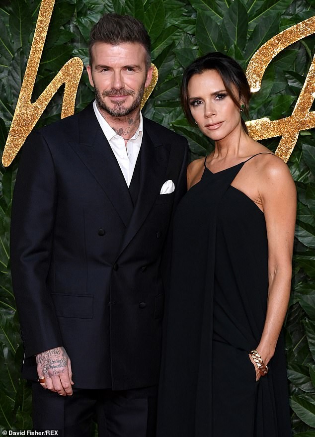 Victoria Beckham lưng trần không tì vết siêu gợi cảm - ảnh 6