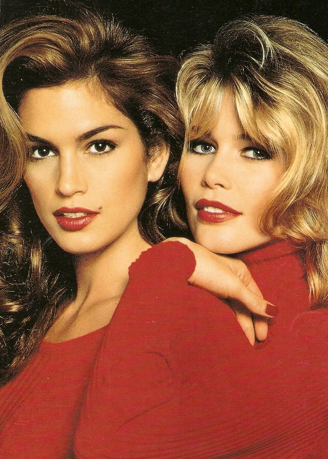 Siêu mẫu huyền thoại Claudia Schiffer U50 trẻ đẹp thon thả bất ngờ - ảnh 17