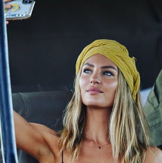 Candice Swanepoel diện bikini 'đốt cháy' nắng hè ở Kenya - ảnh 10