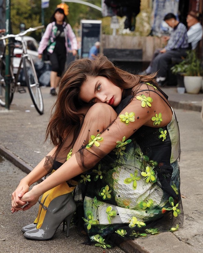 Thiên thần áo tắm Sara Sampaio tươi trẻ đầy sức sống ở Ý - ảnh 10