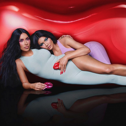 Dân mạng cười lăn ảnh Kim Kardashian photoshop quá đà 6 ngón chân - ảnh 4