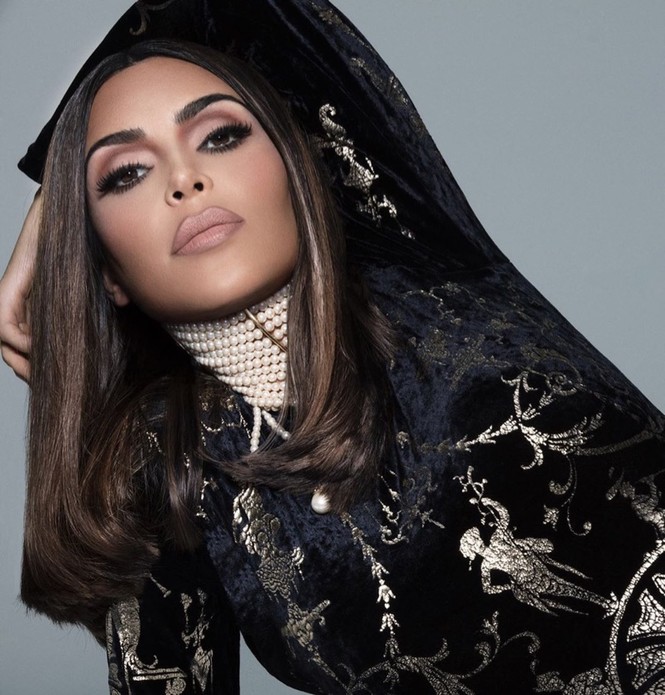 Dân mạng cười lăn ảnh Kim Kardashian photoshop quá đà 6 ngón chân - ảnh 9