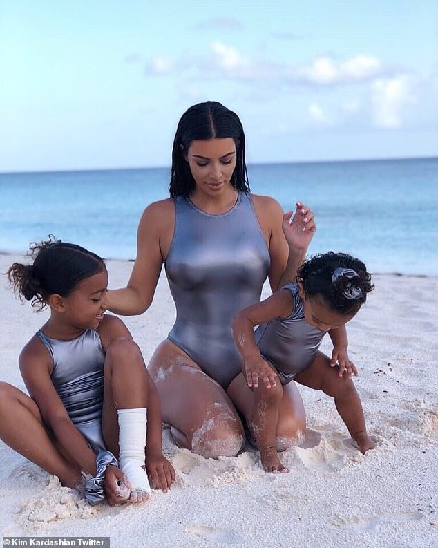 Dân mạng cười lăn ảnh Kim Kardashian photoshop quá đà 6 ngón chân - ảnh 15