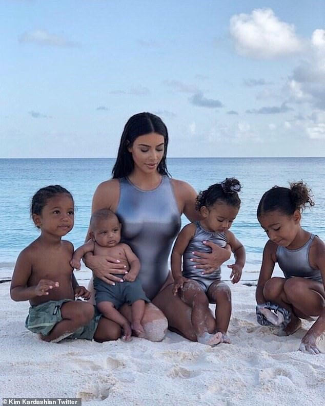 Dân mạng cười lăn ảnh Kim Kardashian photoshop quá đà 6 ngón chân - ảnh 14