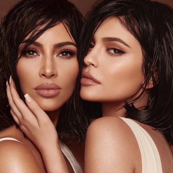 Dân mạng cười lăn ảnh Kim Kardashian photoshop quá đà 6 ngón chân - ảnh 12