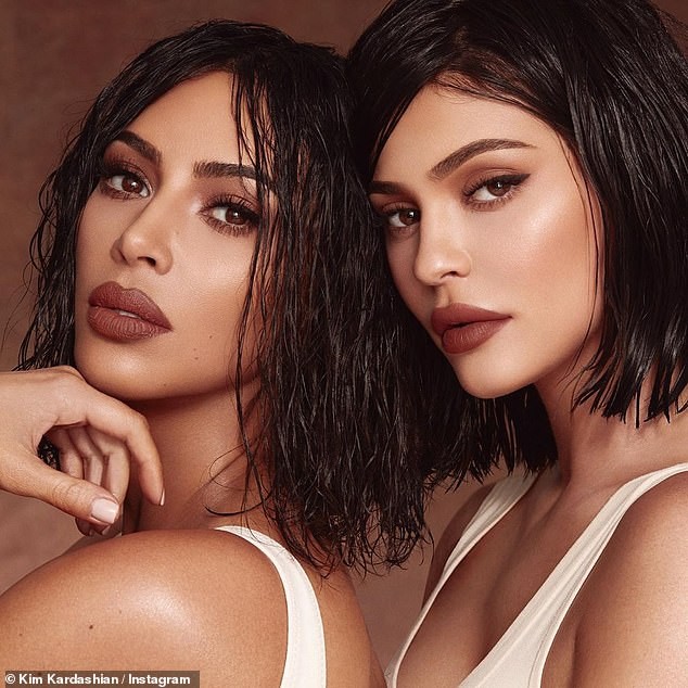 Dân mạng cười lăn ảnh Kim Kardashian photoshop quá đà 6 ngón chân - ảnh 13