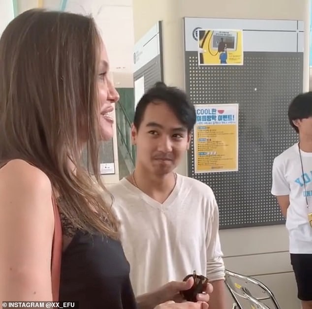 Angelina Jolie như nữ thần trên phố, Pax Thien 15 tuổi điển trai chững chạc - ảnh 9