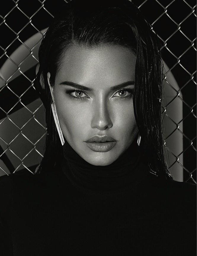 Adriana Lima không nội y, nóng bỏng đầy quyền lực - ảnh 16
