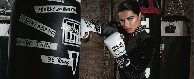 Adriana Lima không nội y, nóng bỏng đầy quyền lực - ảnh 17