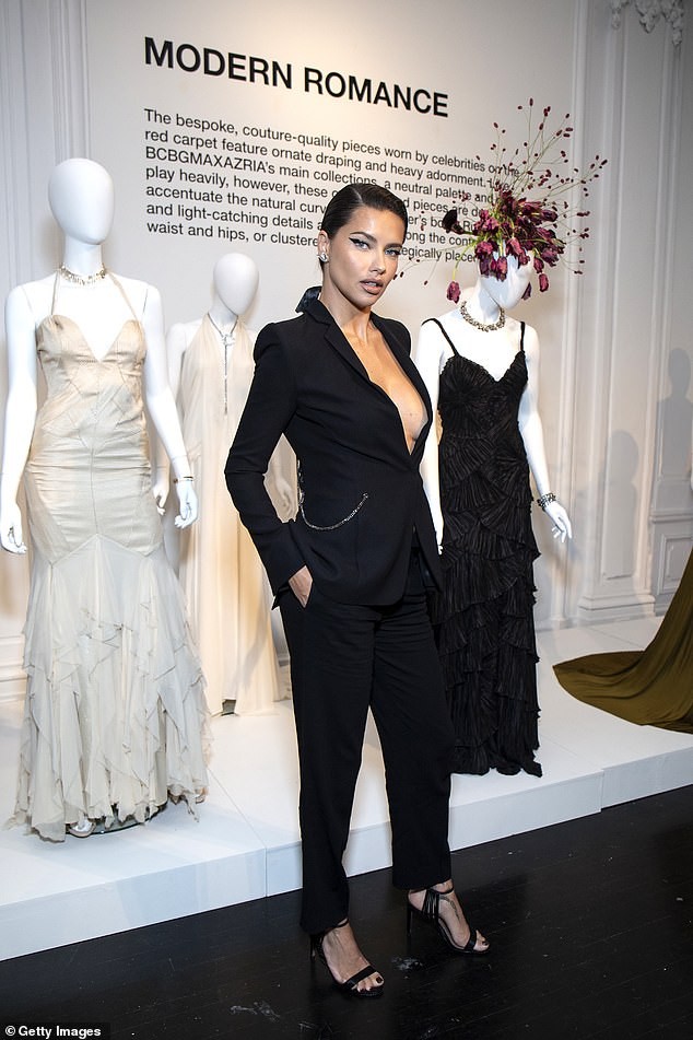 Adriana Lima không nội y, nóng bỏng đầy quyền lực - ảnh 5