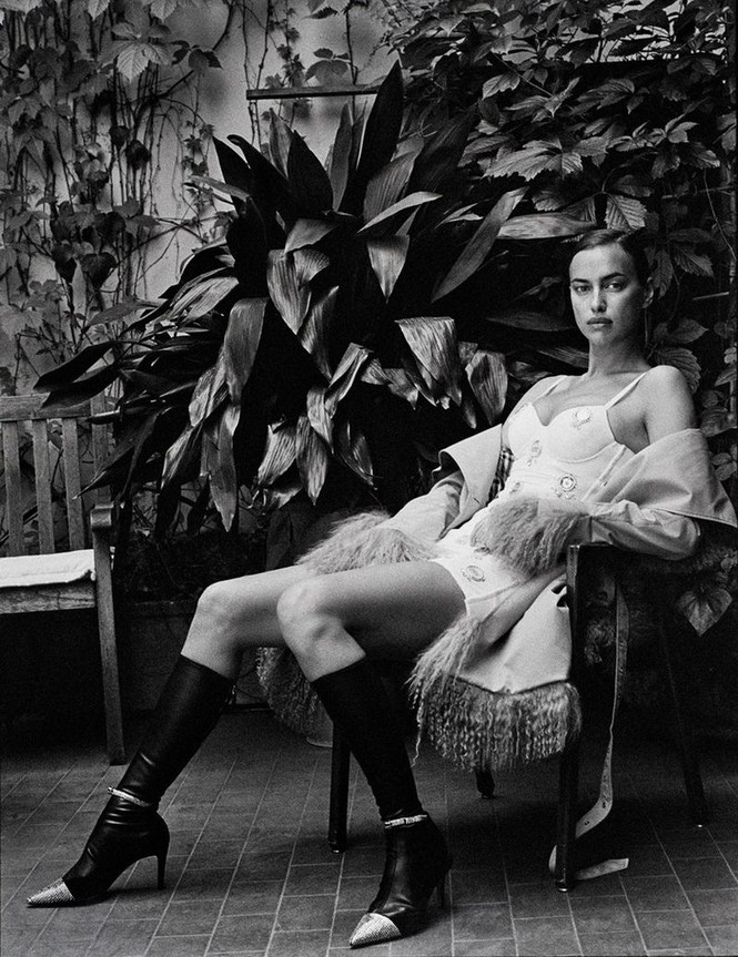 Đưa con đi dạo, Irina Shayk vẫn đẹp và thần thái như đang catwalk - ảnh 15