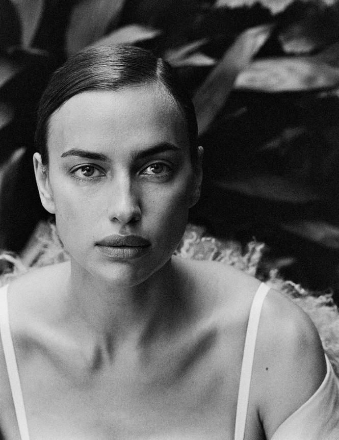 Đưa con đi dạo, Irina Shayk vẫn đẹp và thần thái như đang catwalk - ảnh 17