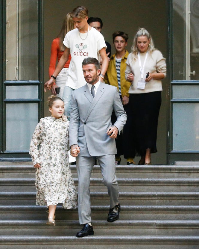 Victoria Beckham 45 tuổi trẻ trung quyến rũ nhưng vẫn 'lạnh như tảng băng' - ảnh 17