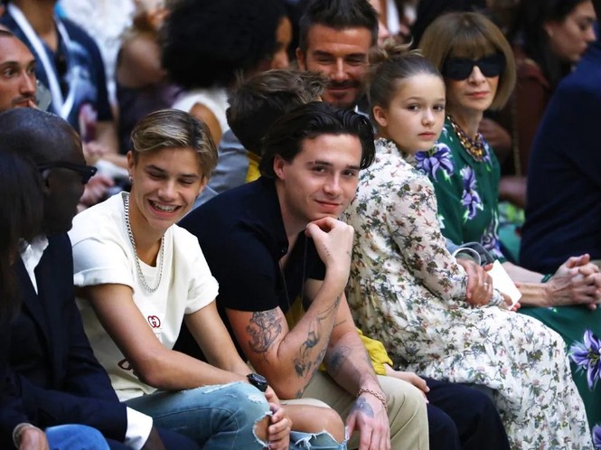 Victoria Beckham 45 tuổi trẻ trung quyến rũ nhưng vẫn 'lạnh như tảng băng' - ảnh 14
